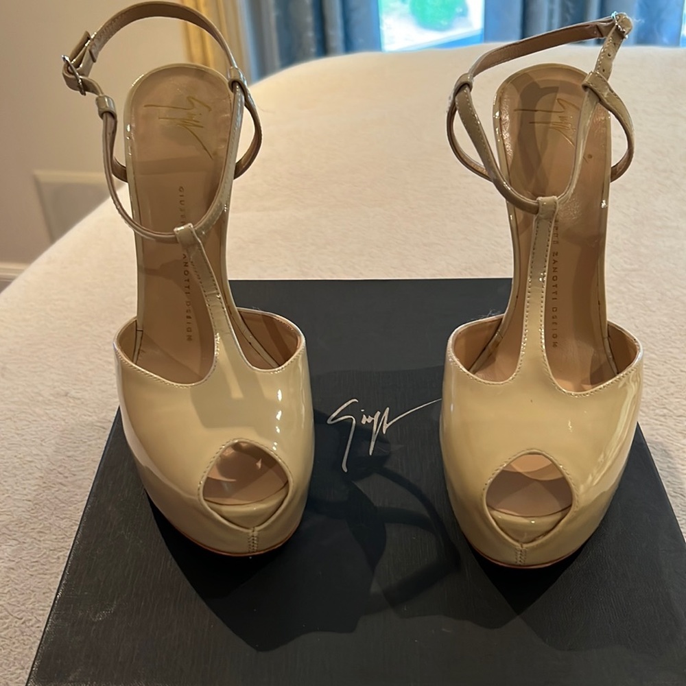 Womens sandals